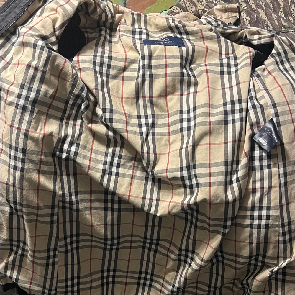 Burberry Black Hooded Trench Coat with Check Lining - Picture 3 of 6